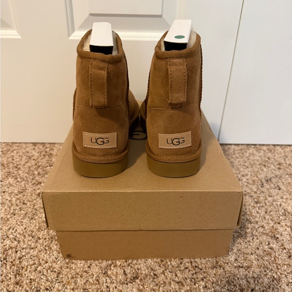 UGG Women’s Classic Mini II - Picture 3 of 9